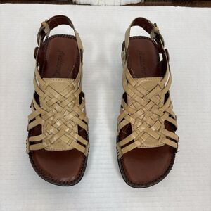 Auditions Women’s Buckle Leather Strap Sandles 7